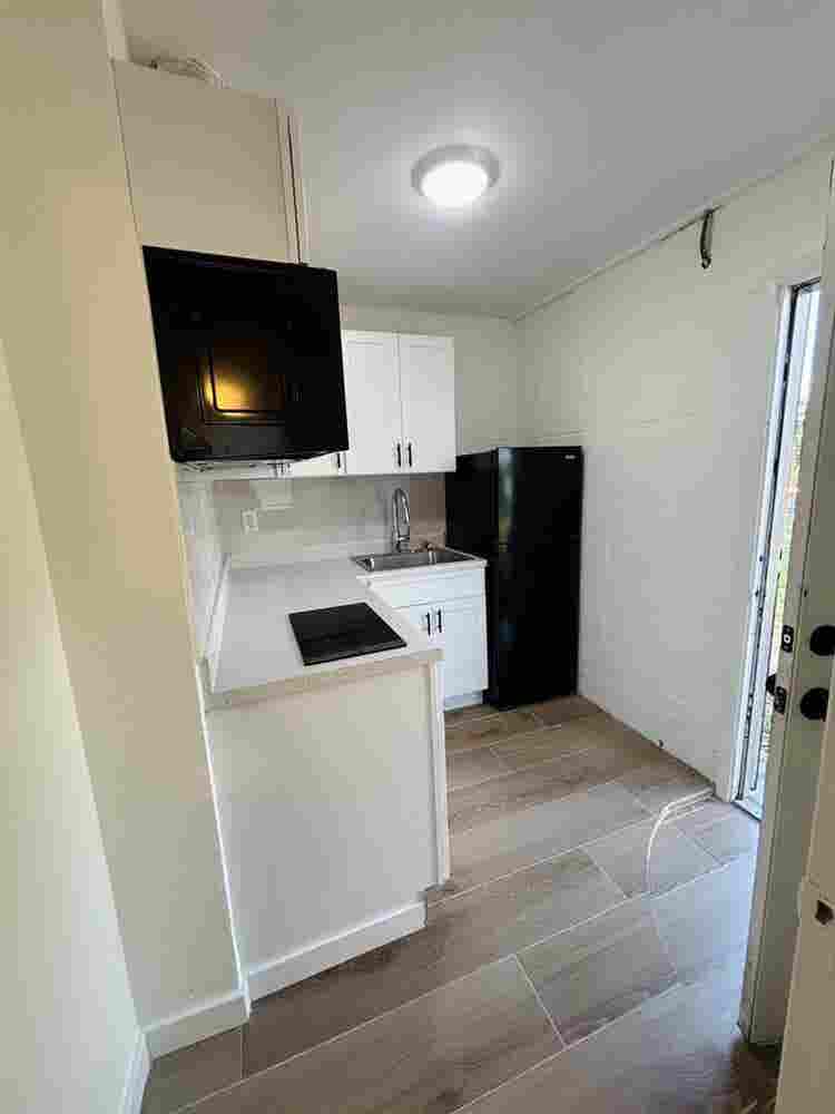 Modern in Law-Suite Studio