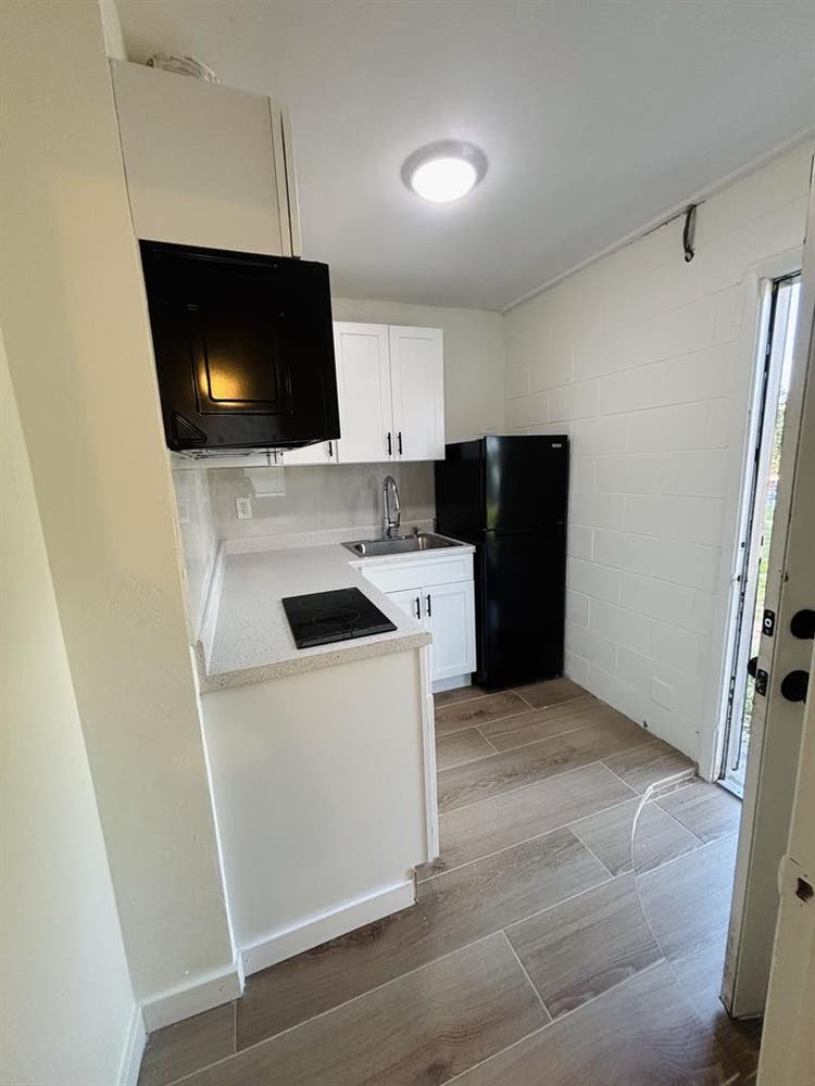 Modern in Law-Suite Studio