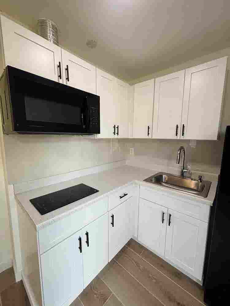 Modern in Law-Suite Studio
