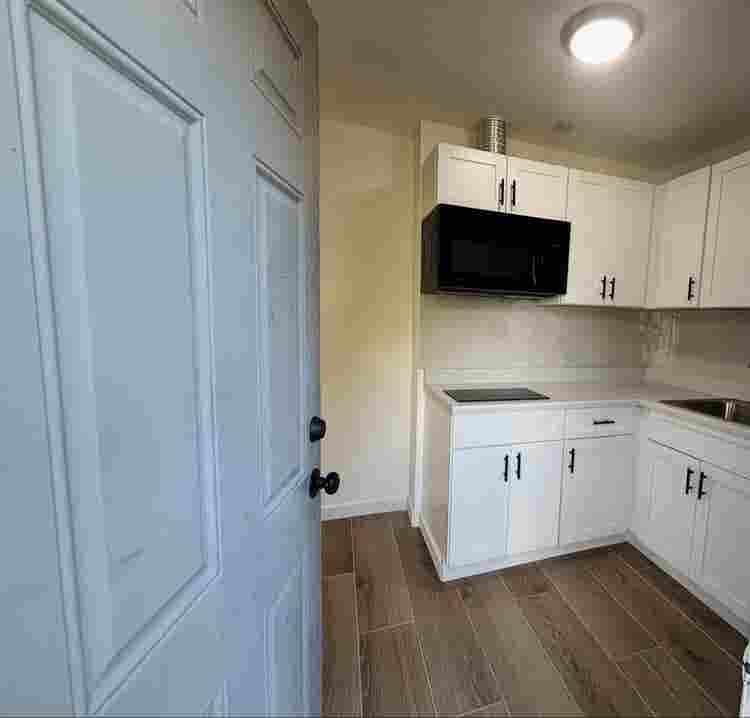 Modern in Law-Suite Studio