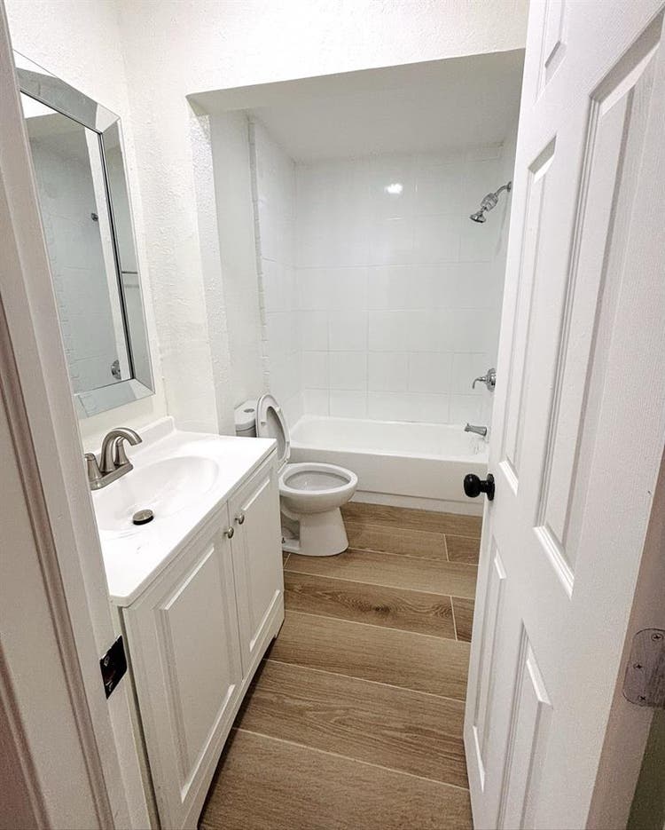 Modern in Law-Suite Studio