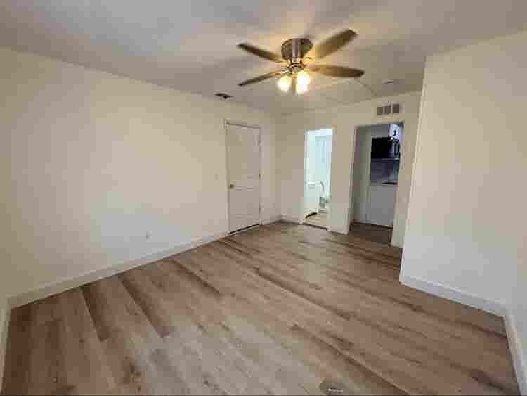 Modern in Law-Suite Studio
