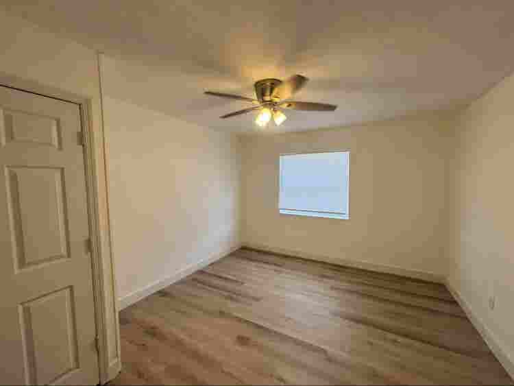 Modern in Law-Suite Studio