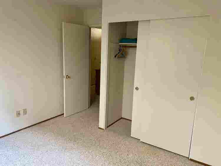 Looking for Female roomate