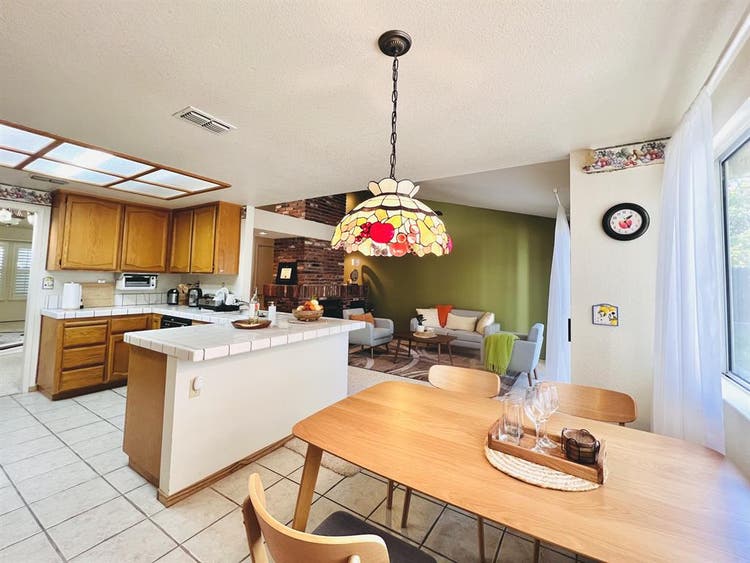 Looking for Female roomate