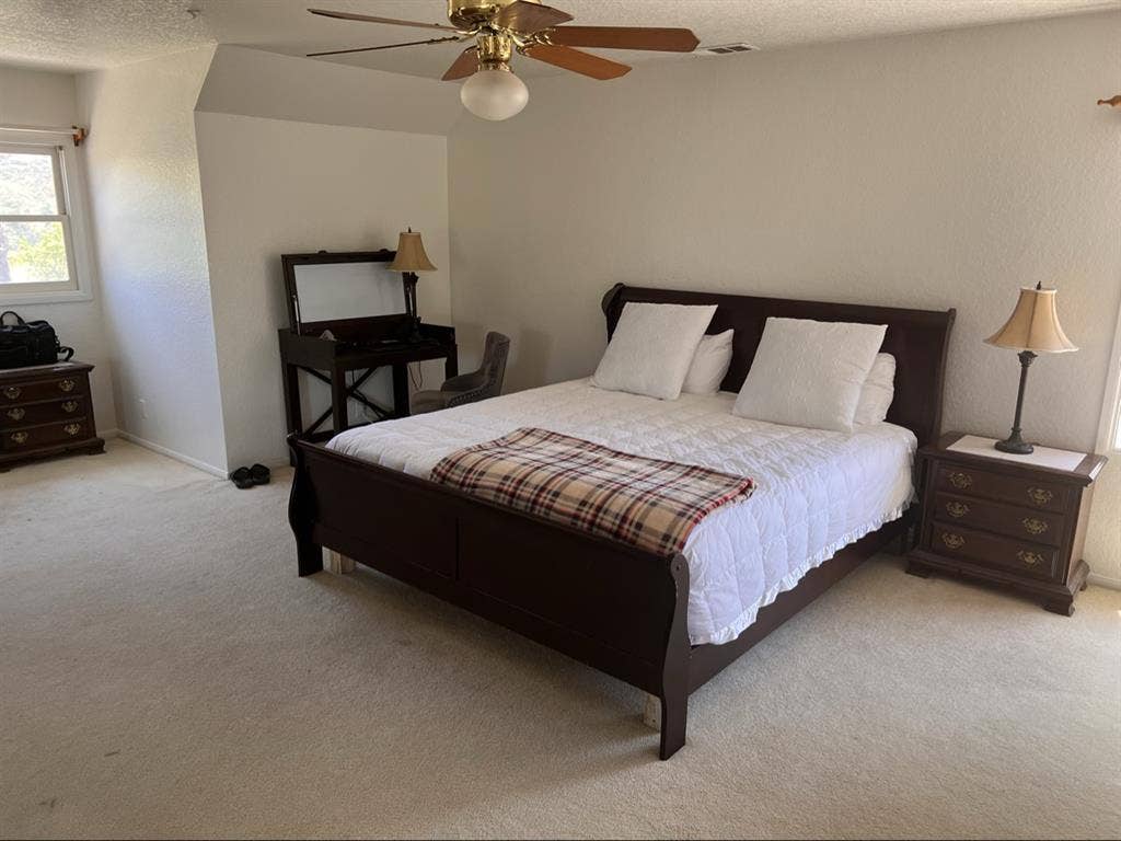 Giant bedroom  pvt bath lux 
Manor