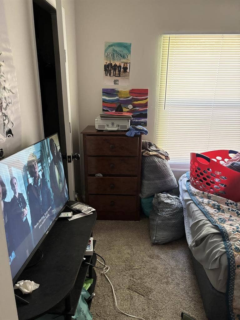 Looking for Roommate