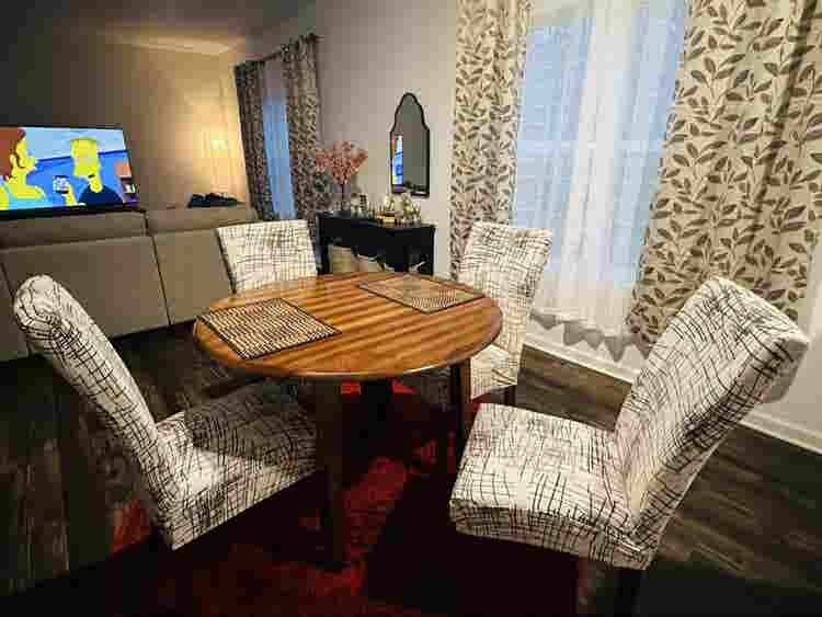 Looking for roommate(s).