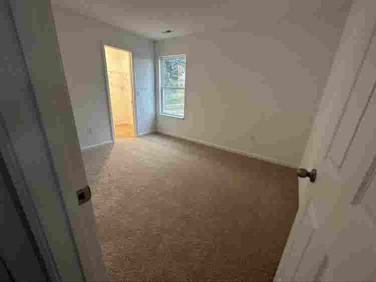 Looking for roommate(s).