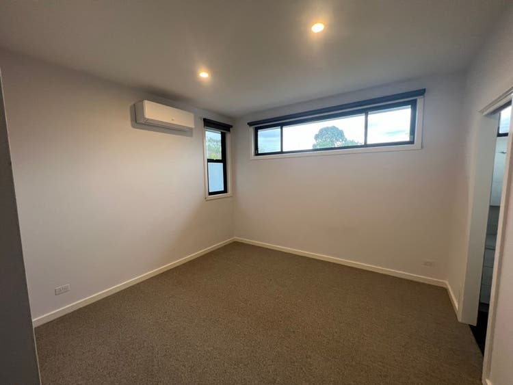 Sublet furnished room in Knox area