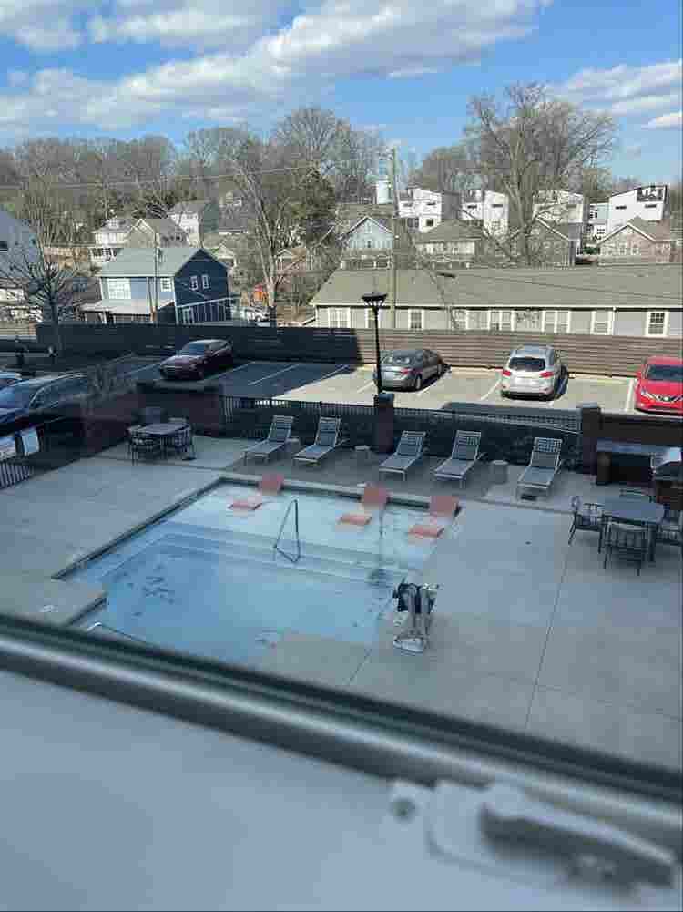 Lease Takeover: Mid Oct-Early Nov