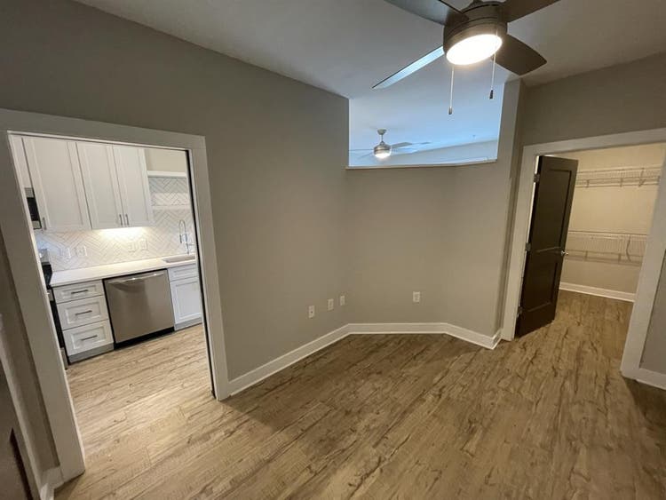 Lease Takeover: Mid Oct-Early Nov