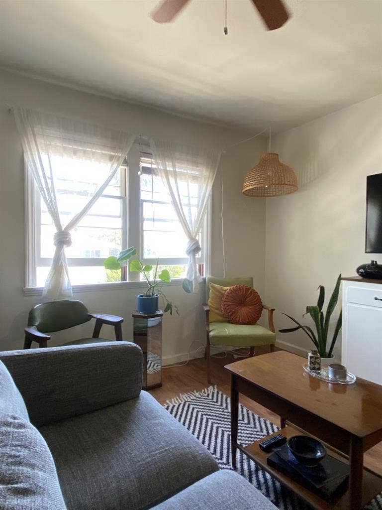East Long Beach- Room for rent !
