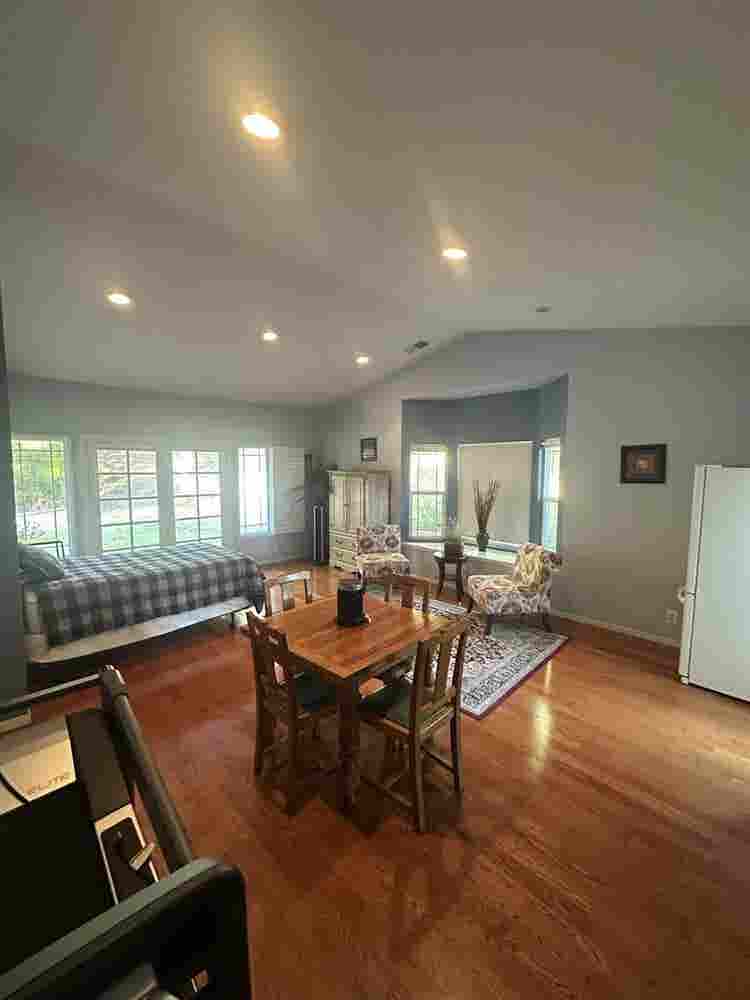 Huge room w/private entrance & bath