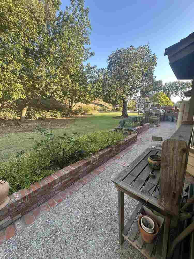 Huge room w/private entrance & bath