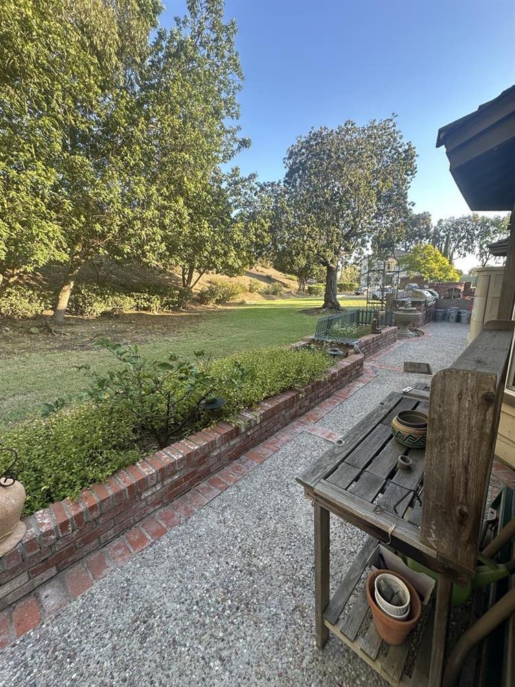 Huge room w/private entrance & bath