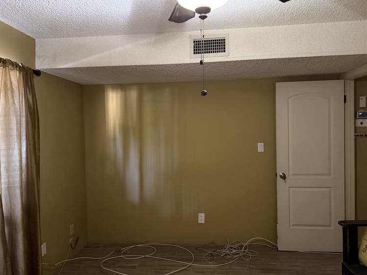 Looking for a female roommate