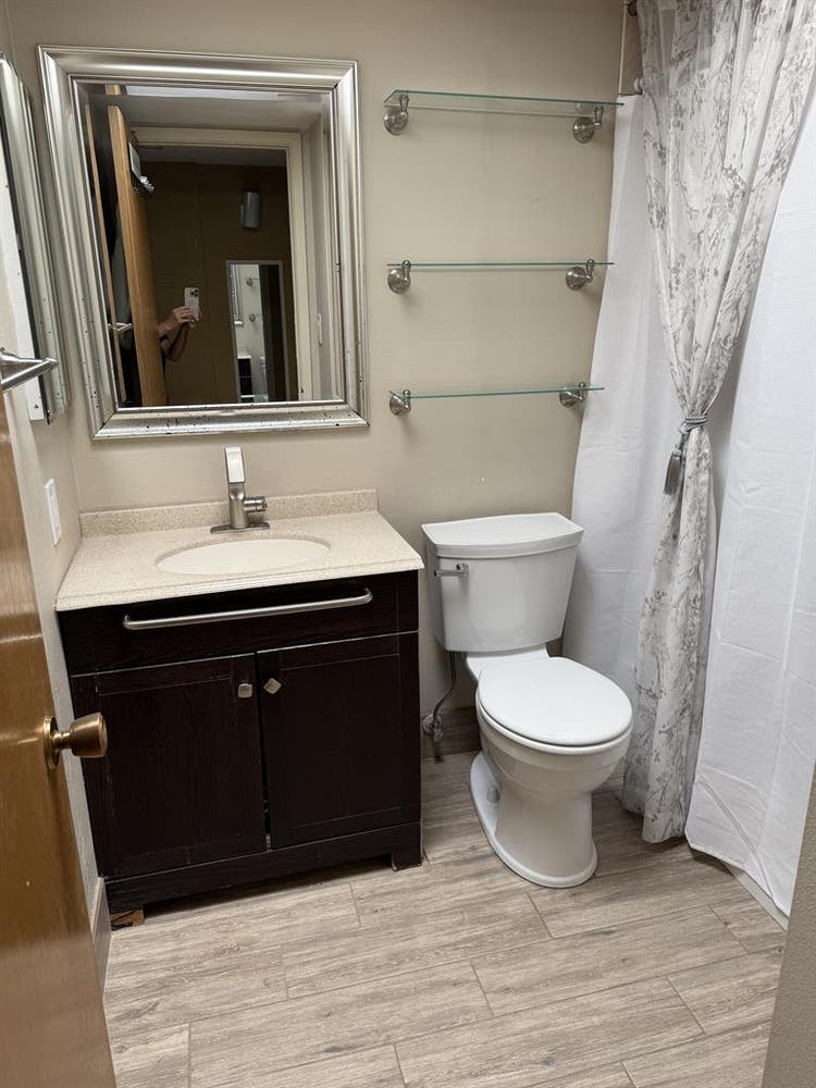 Looking for a female roommate