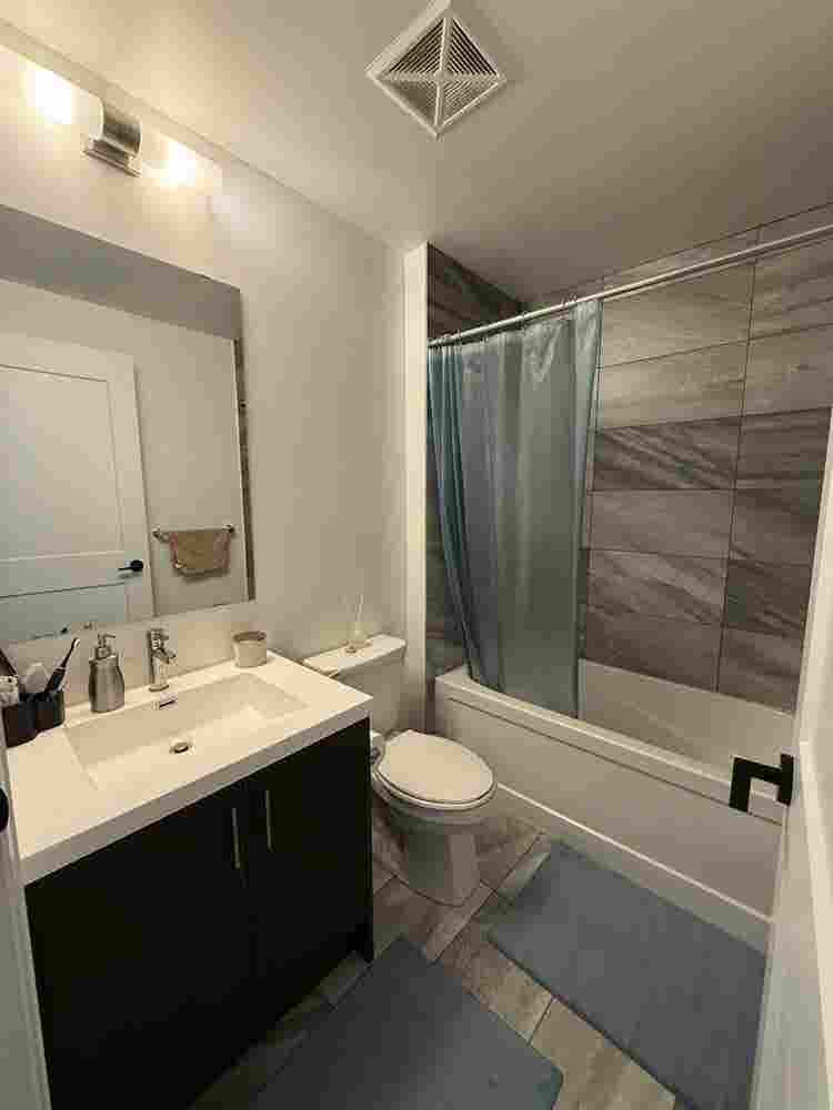 Bath Unit in North York