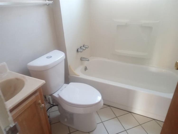 Nice clean cozy single 2 bedroom