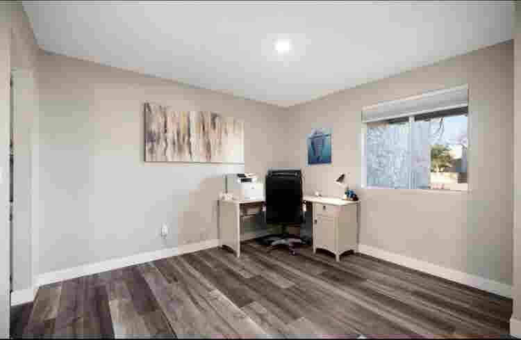 Master Bedroom in Desirable Area