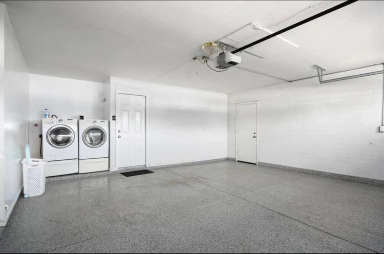 Master Bedroom in Desirable Area