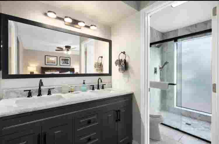 Master Bedroom in Desirable Area