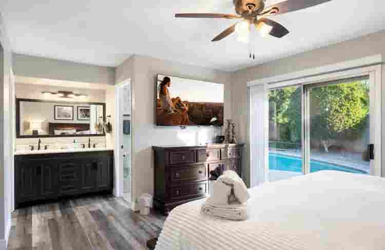 Master Bedroom in Desirable Area