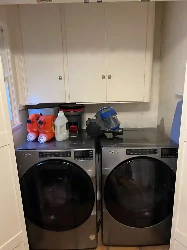 Roommate for Sherman Oaks Housee