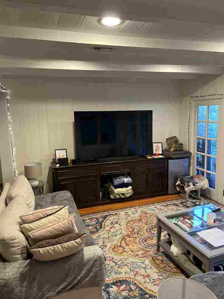 Roommate for Sherman Oaks Housee