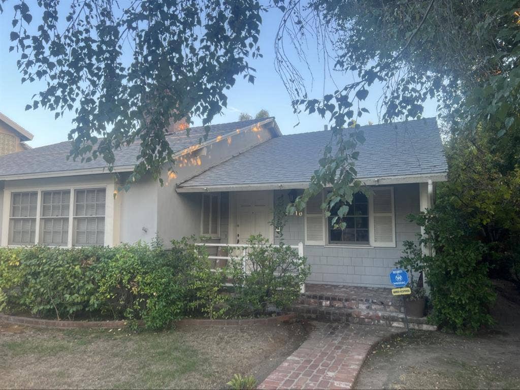 Sherman Oaks Roommate Needed!