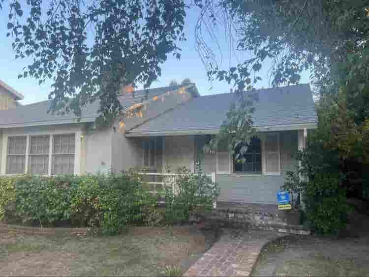 Roommate for Sherman Oaks Housee