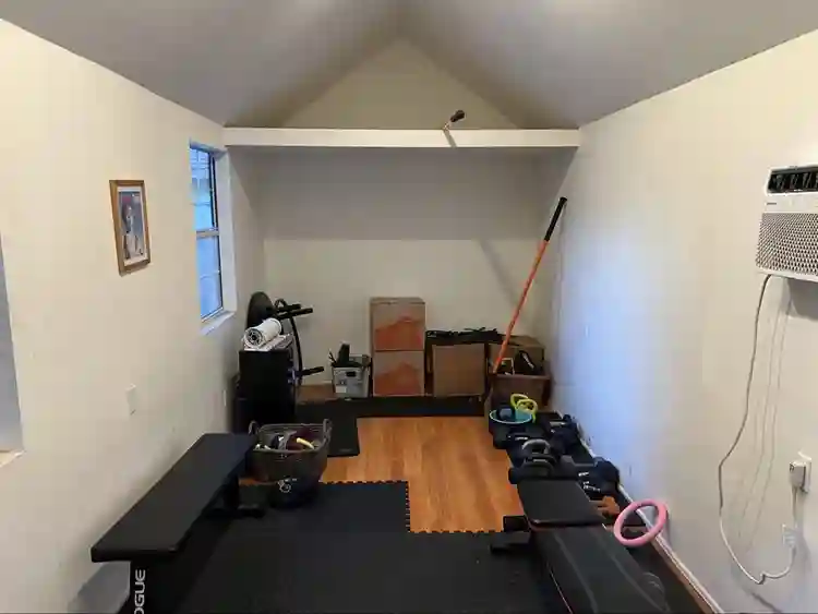 Roommate for Sherman Oaks Housee