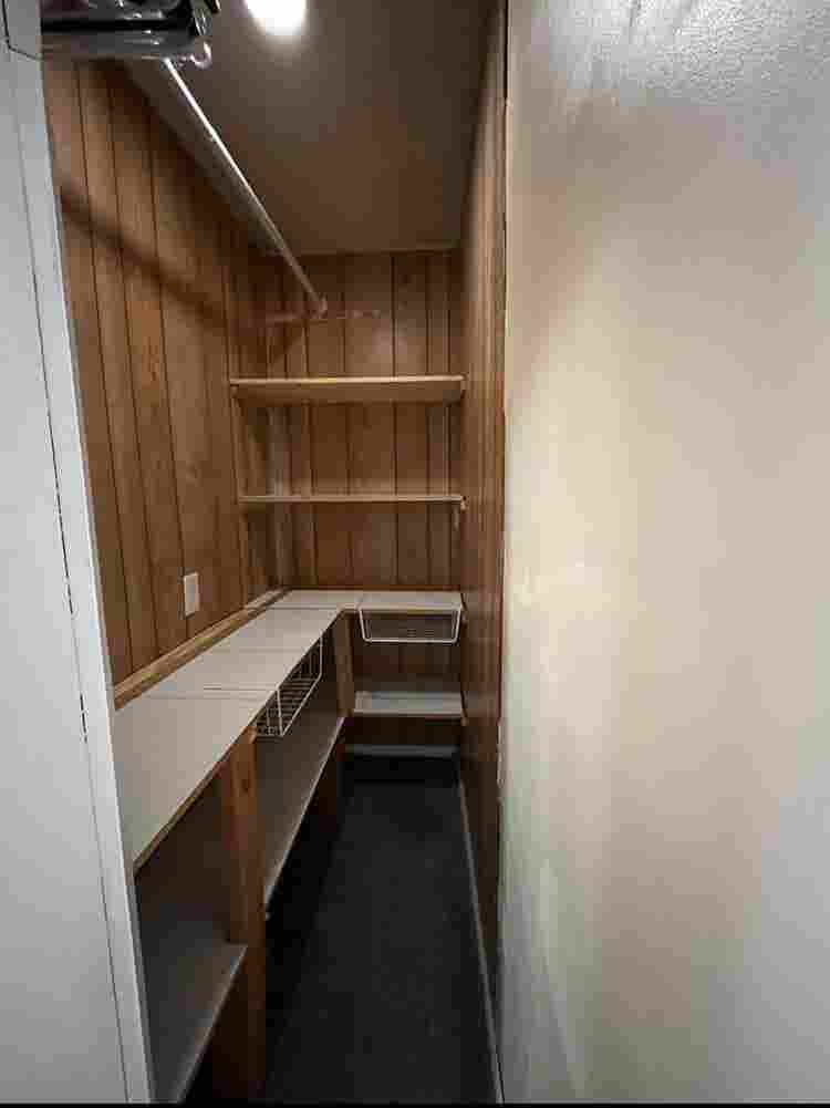 Room w/Walk-in Closet in TownCenter