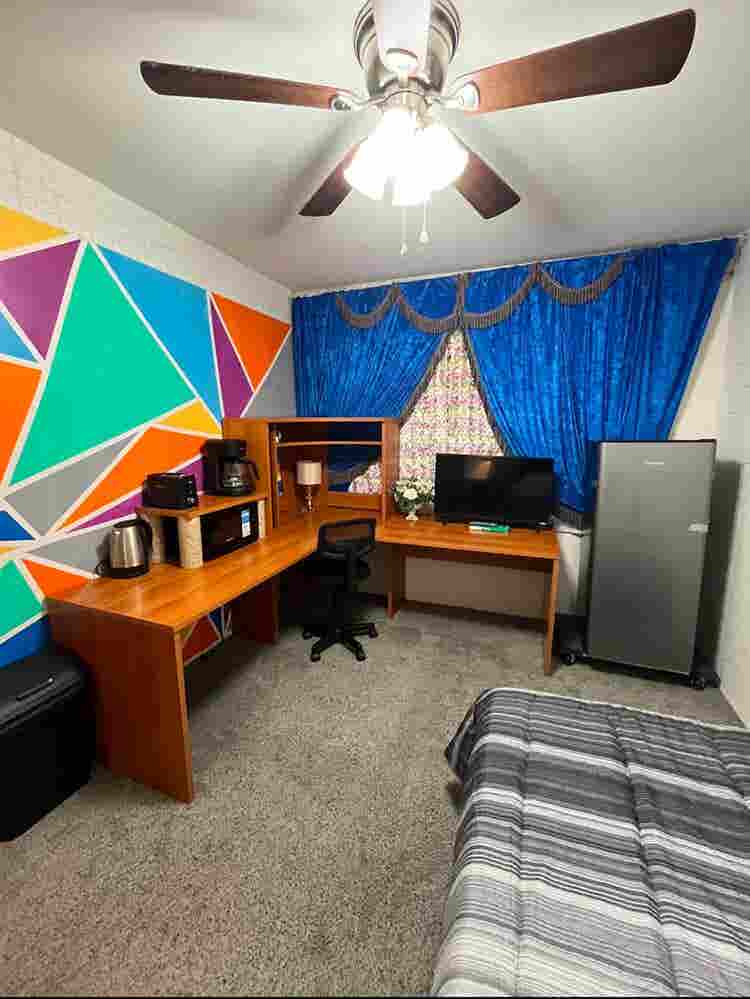 Room w/Walk-in Closet in TownCenter