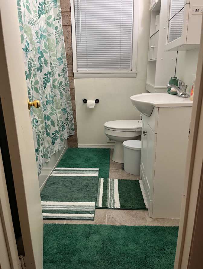 Room w/Walk-in Closet in TownCenter