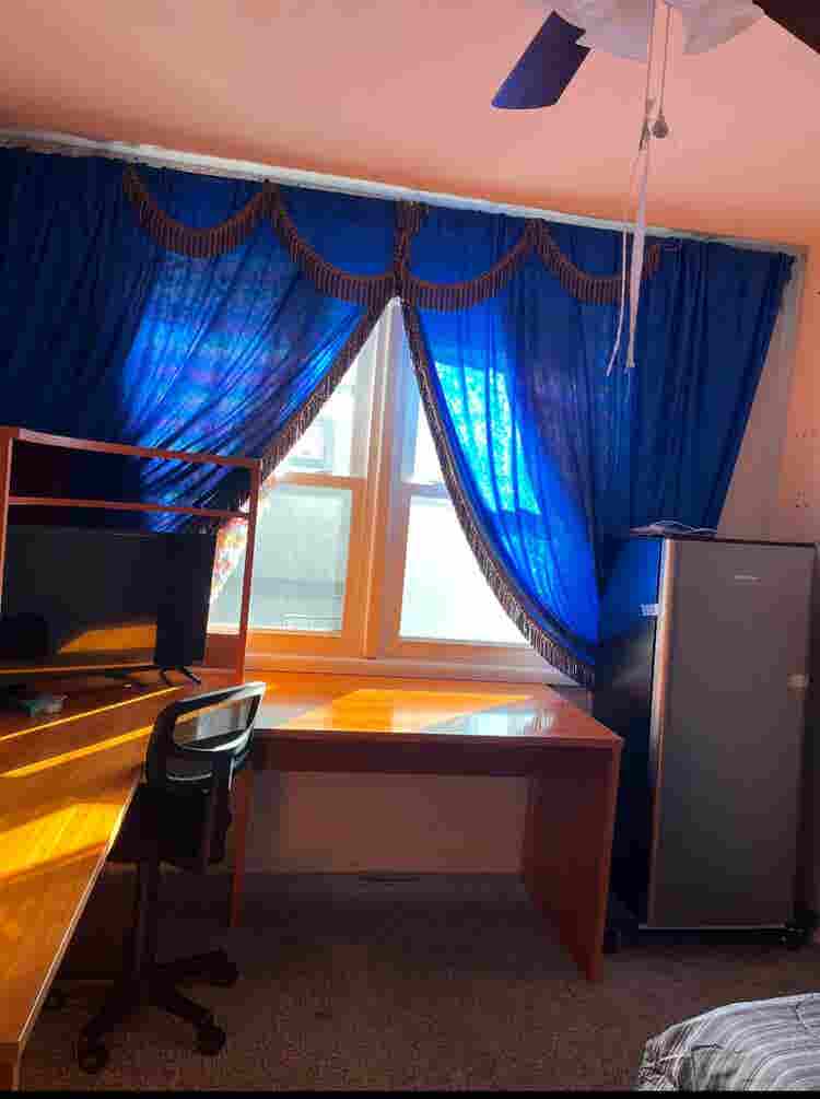 Room w/Walk-in Closet in TownCenter