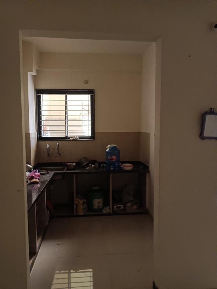 Looking for a Friendly Roommate