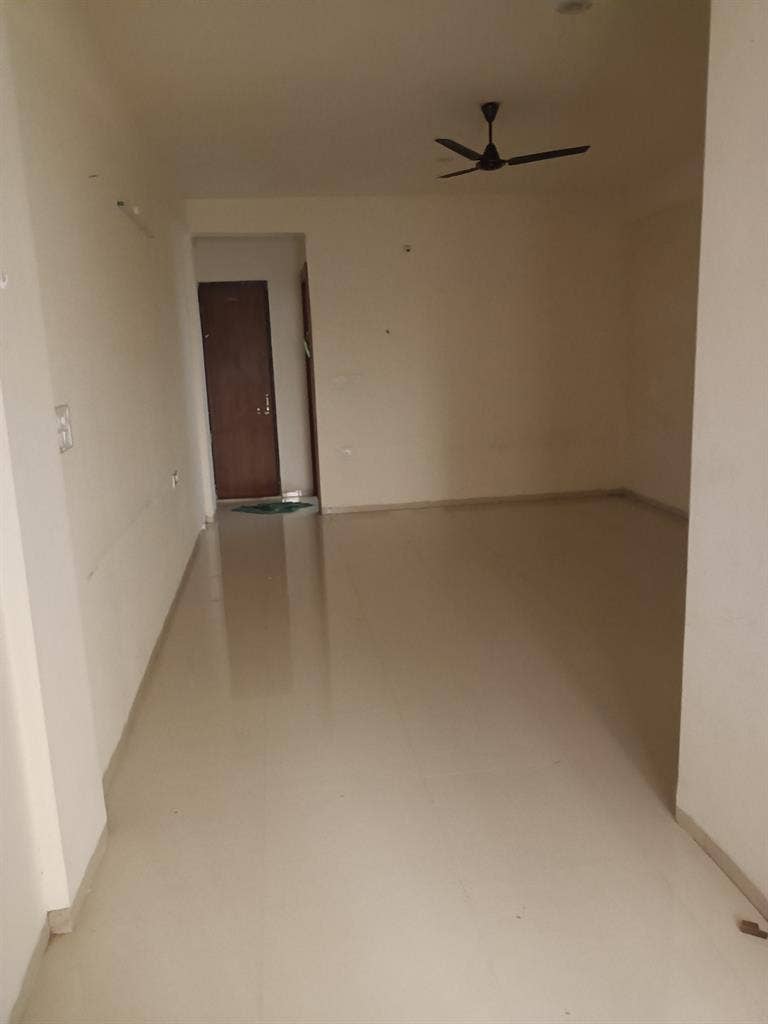 Looking for a Friendly Roommate