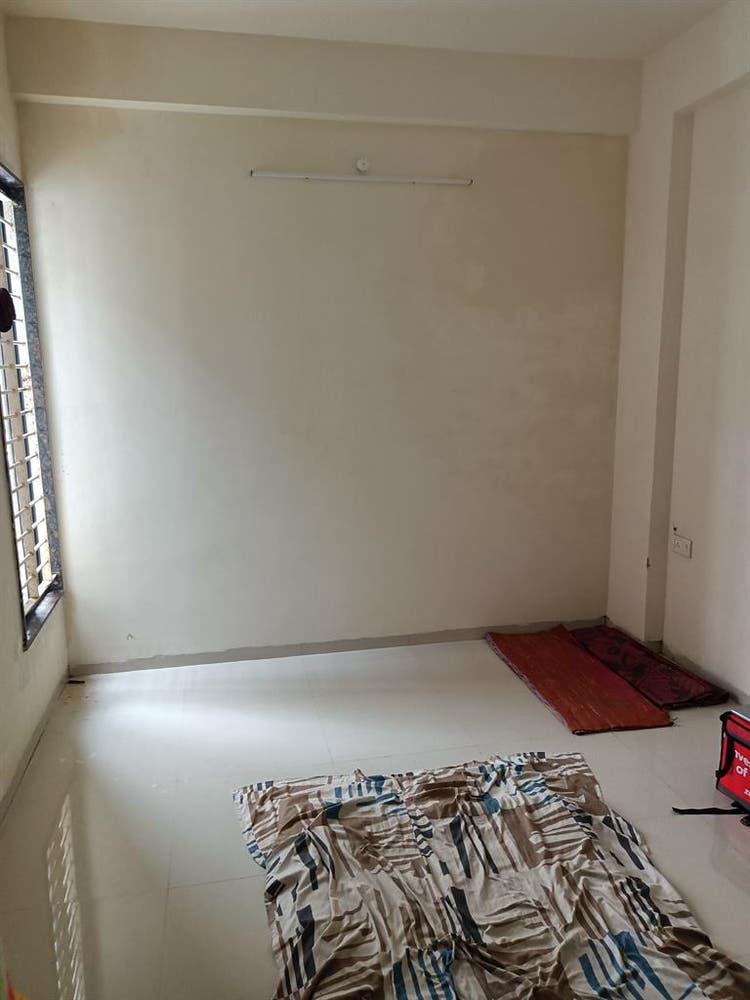 Looking for a Friendly Roommate