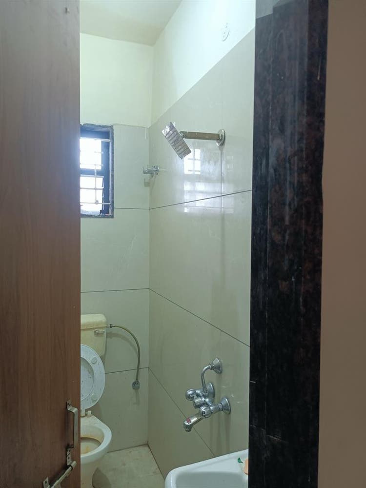 Looking for a Friendly Roommate