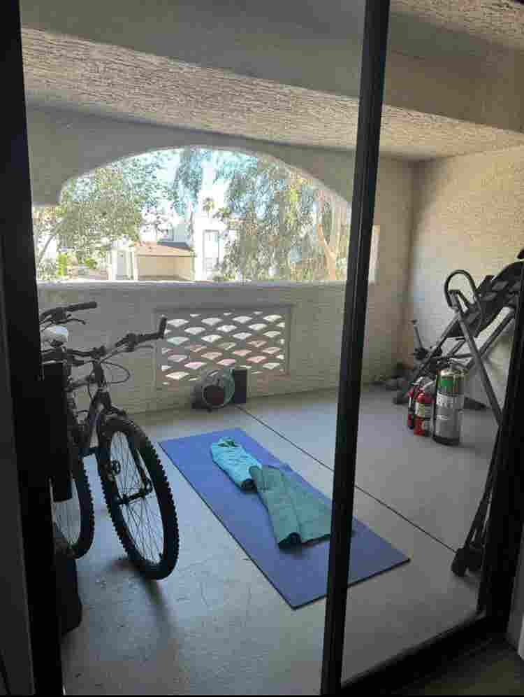 Room for rent in quiet space