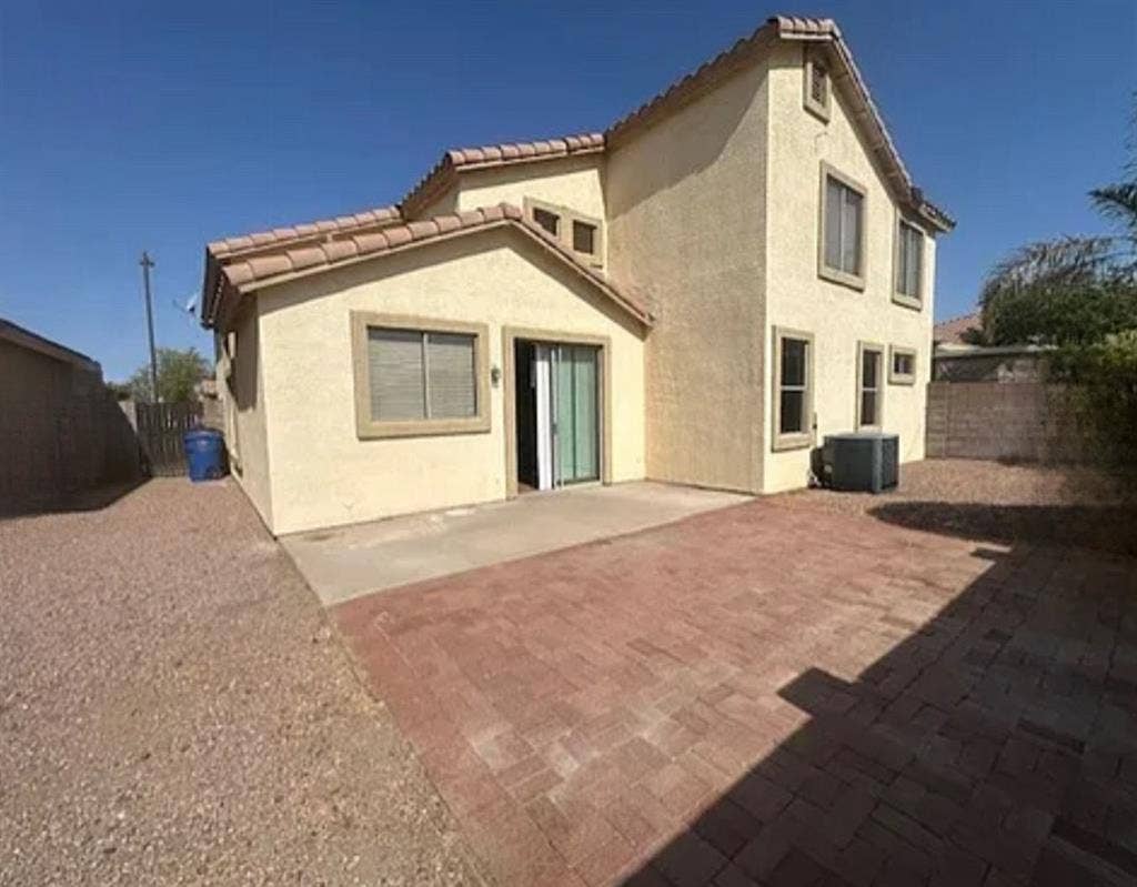 Room for rent in quiet space