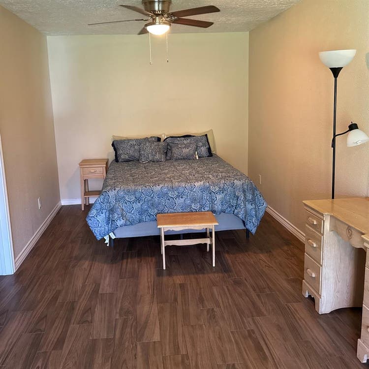 Fully furnished Efficiency