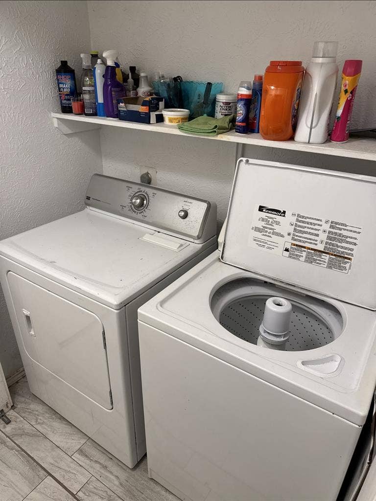 Room for rent w/closet