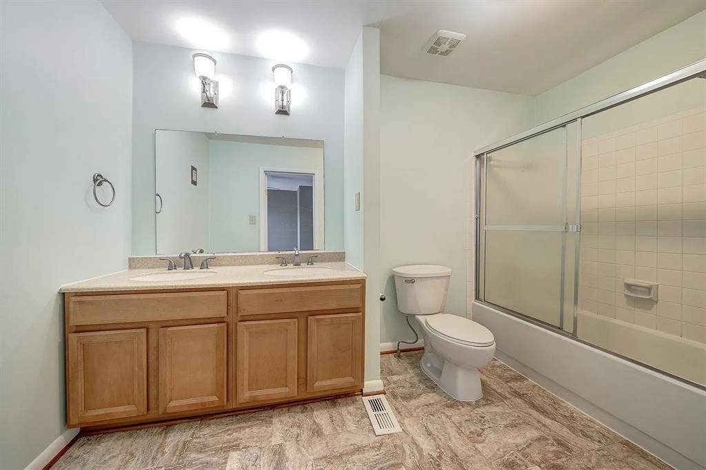 Spacious TH at Excellent Location