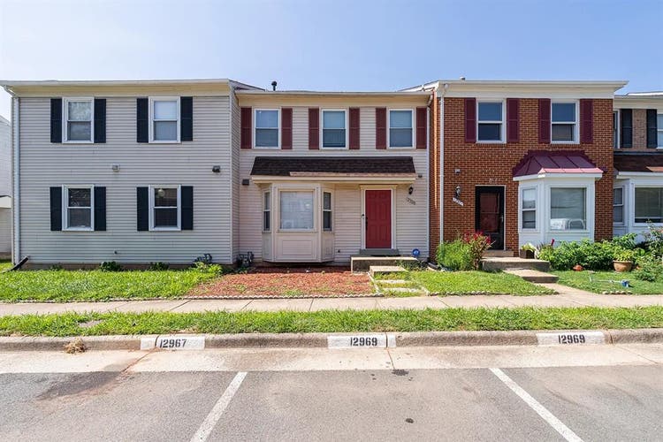 Spacious TH at Excellent Location