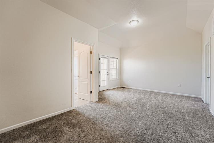 Spacious Aurora Townhome for Rent