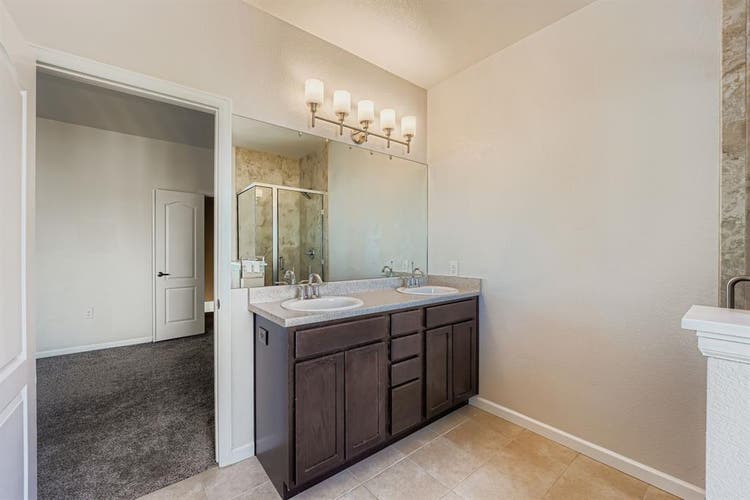 Spacious Aurora Townhome for Rent