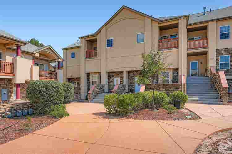 Spacious Aurora Townhome for Rent